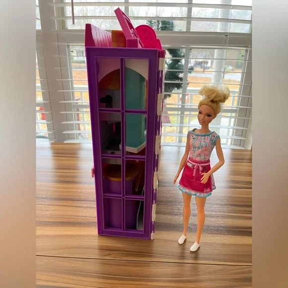 Barbie Cook ‘n Grill Restaurant Playset with Barbie Doll, 36 Pieces - Picture 6 of 12